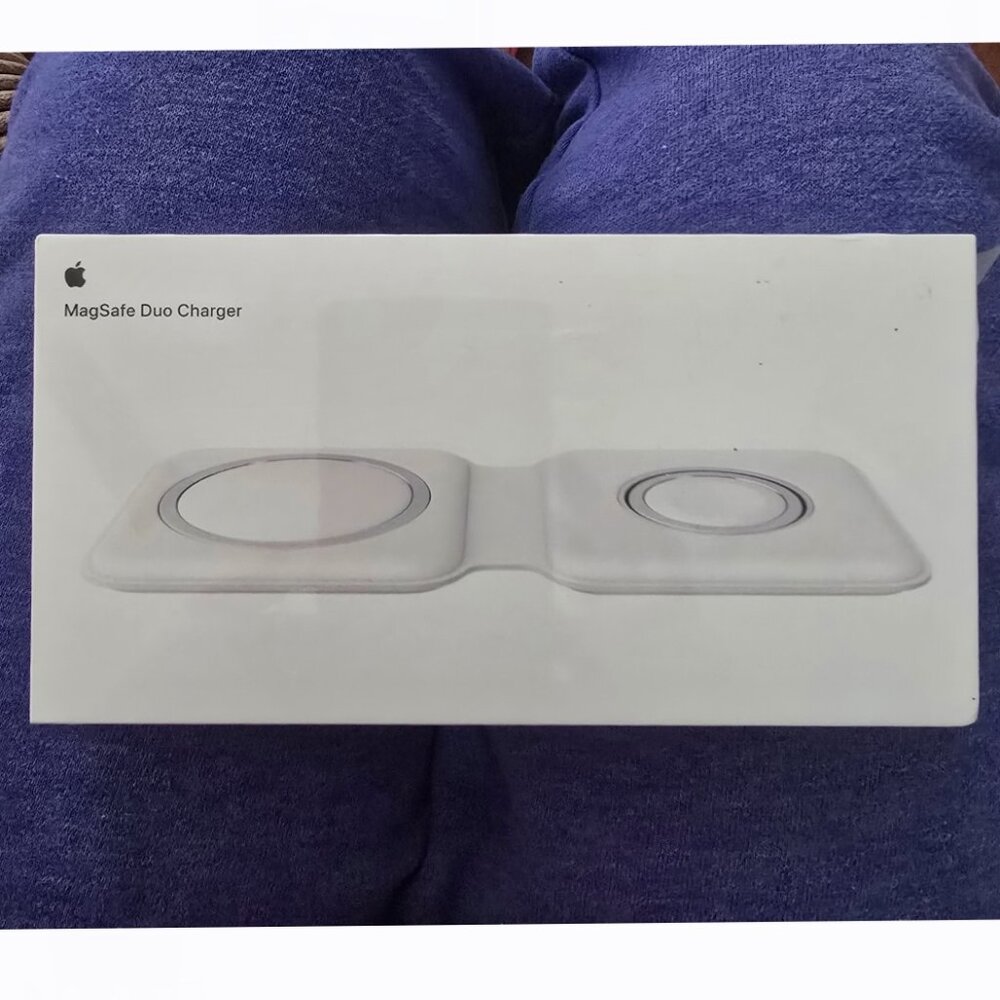 Apple IPhone MagSafe Duo Charger NEW